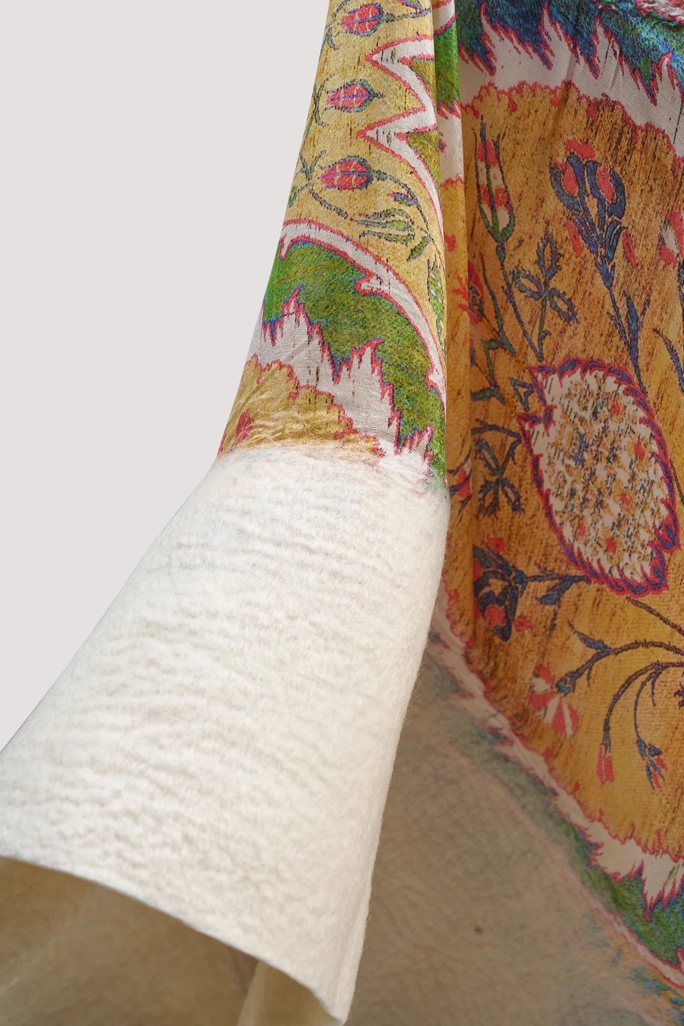Sarı Yeşil Motif Desenli İpek Keçe Panço
