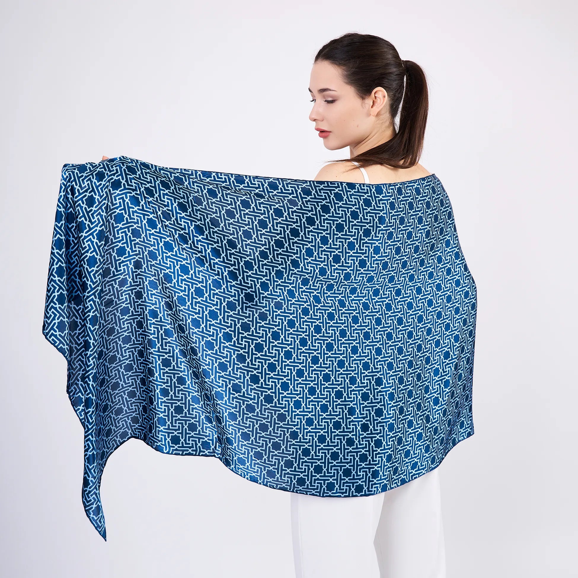 Saf İpek Fular | Mavi | Unisex | Selçuklu Vektörel Yıldız Desen | Nomads Felt