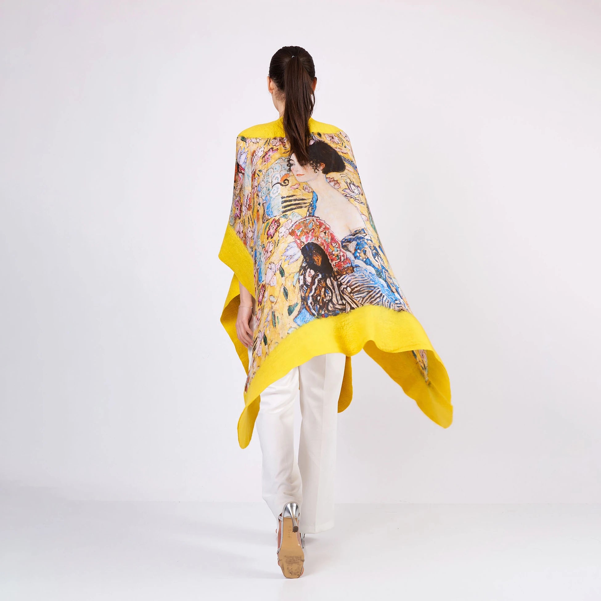İpek Keçe Panço | Sarı | Gustav Klimt Lady with Fan | Nomads Felt