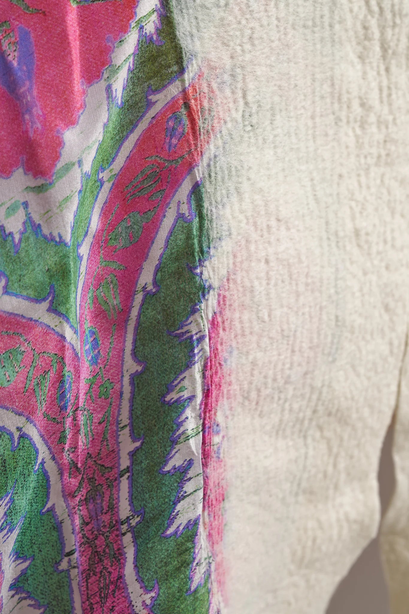 Pembe Yeşil Motif Desenli İpek Keçe Panço