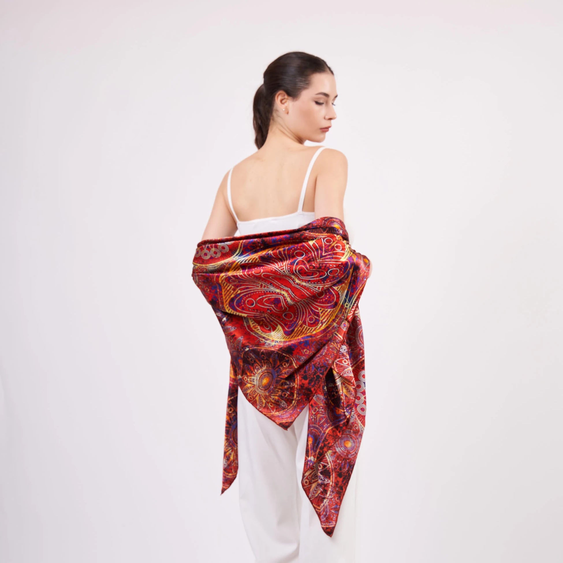 100% İpek Şal Fular | Mandala Desen | 140 cm | Kırmızı | Nomads Felt
