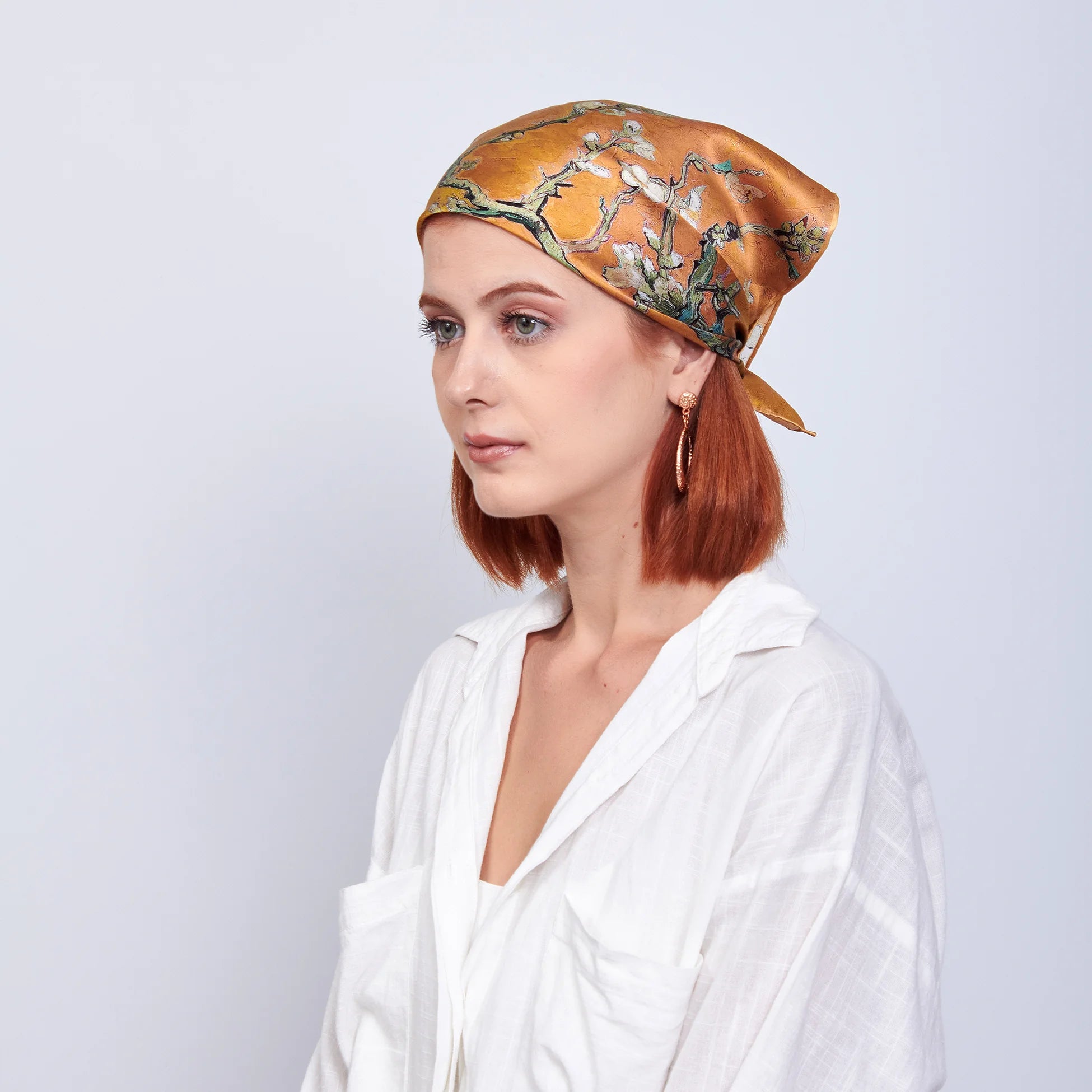 Saf İpek Bandana Fular | 55x55 cm | Van Gogh Badem Ağacı Gold | Nomads Felt