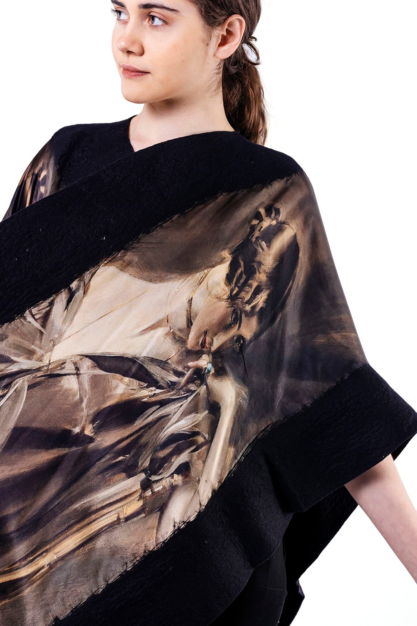 İpek Keçe Panço | Boldini Cleo De Merode Siyah | Nomads Felt