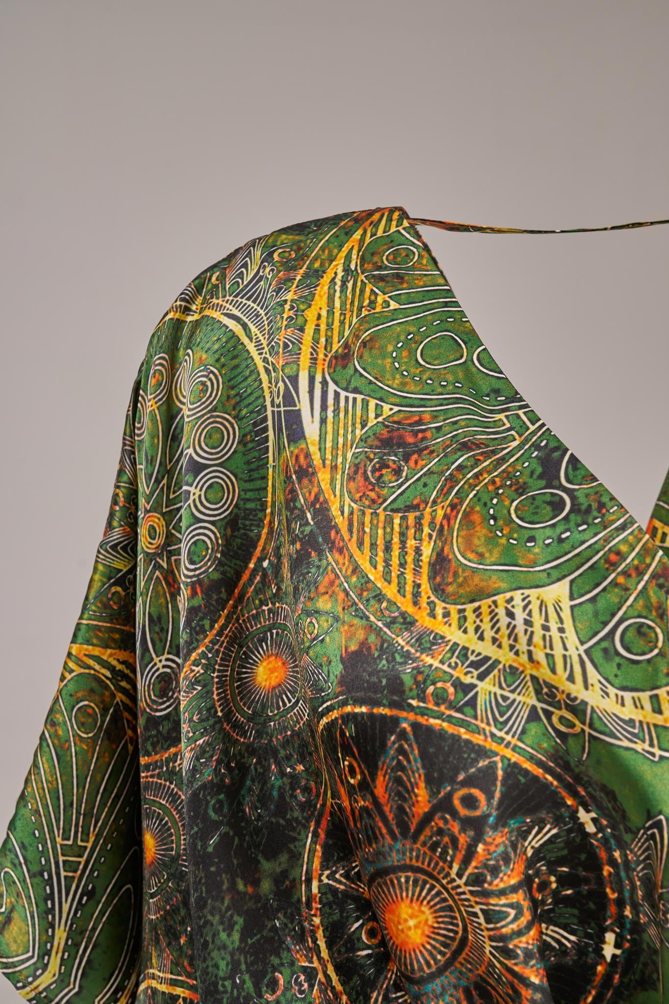 Mandala Desen Haki Dekolte Elbise