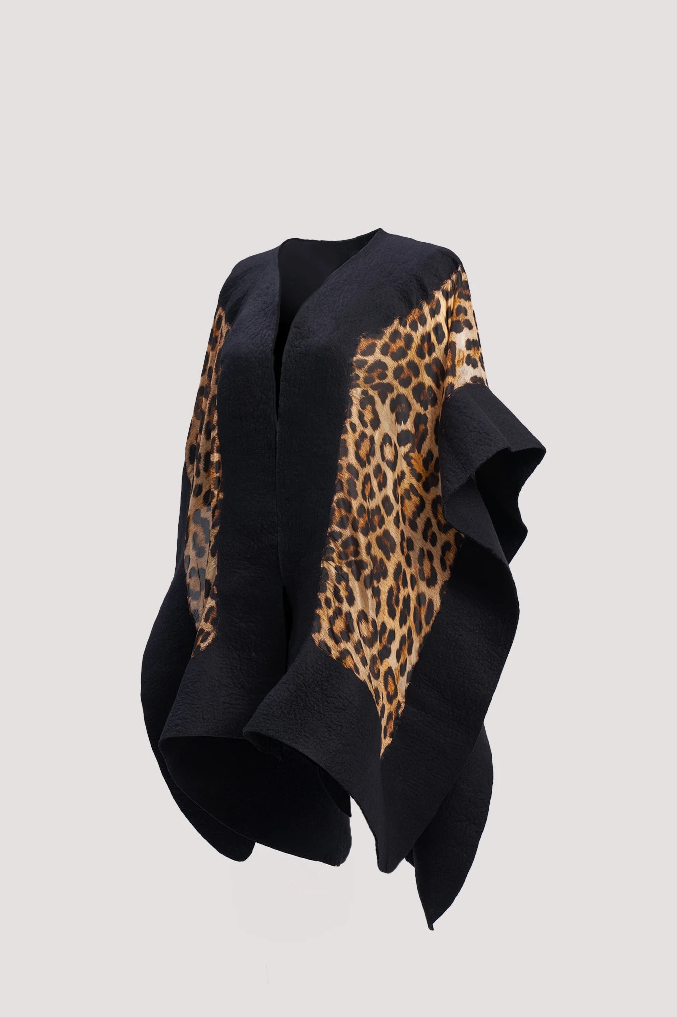 Kahverengi Leopar Desenli İpek Keçe Panço