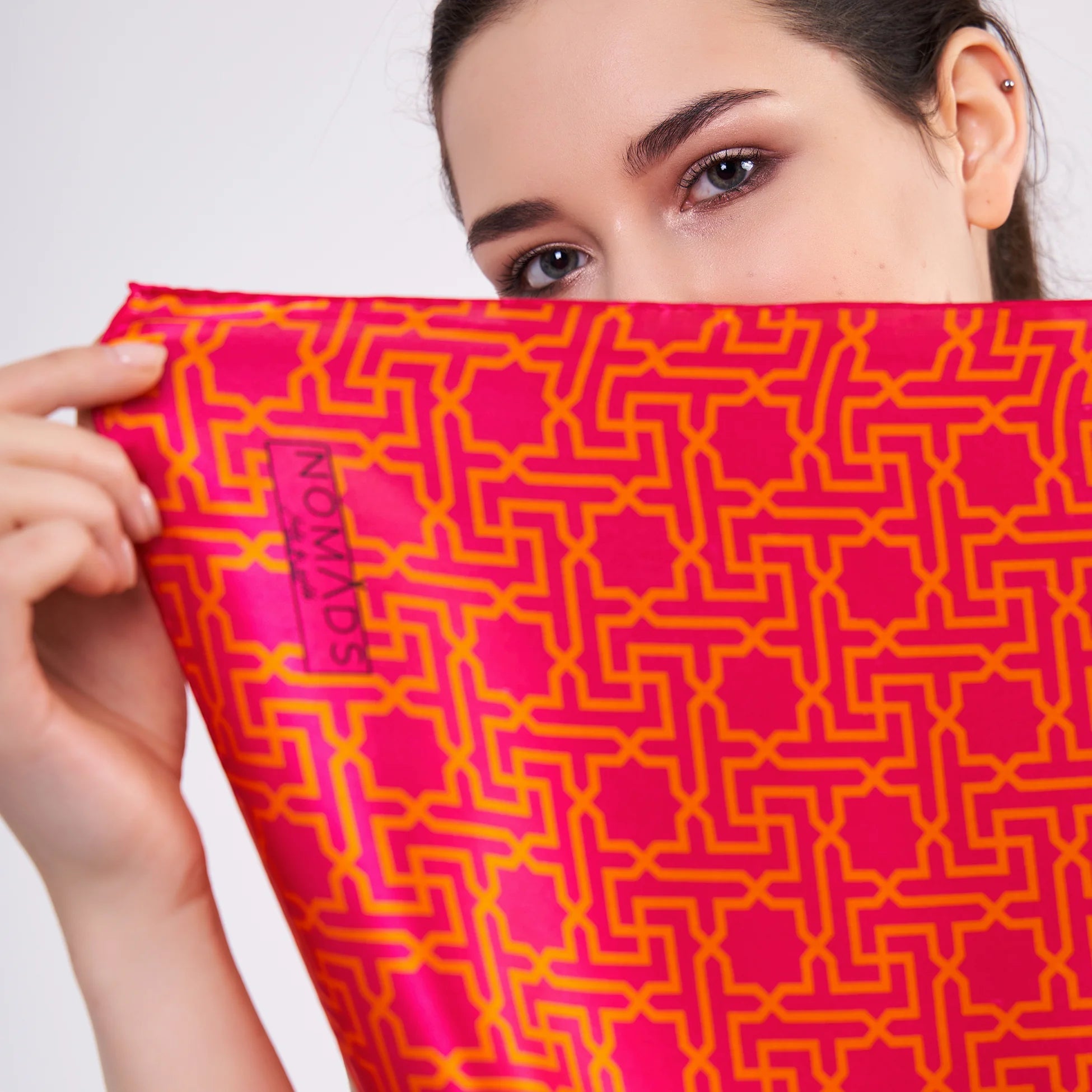 Saf İpek Fular | 70x200 | Fuşya-Turuncu | Selçuklu Vektörel Yıldız Desen | Nomads Felt