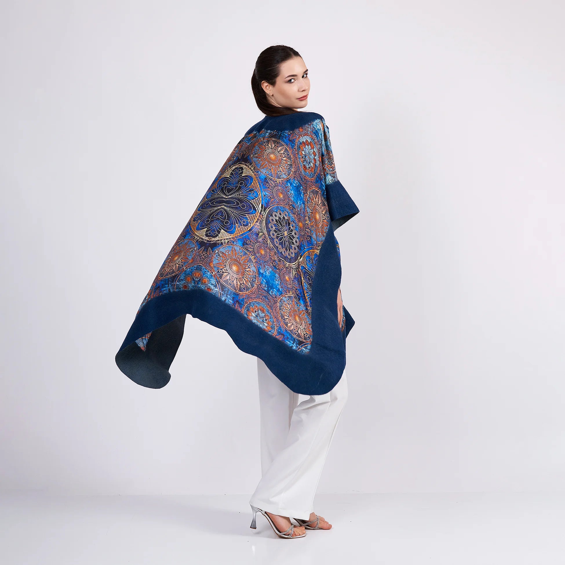 İpek Keçe Panço | Lacivert-Gri | Mavi Mandala Desen | Nomads Felt