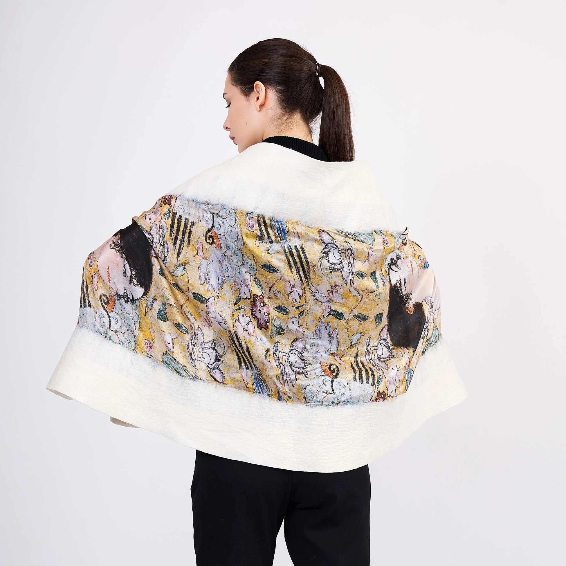 İpek-Keçe Şal | Ekru | Gustav Klimt Lady with Fan | Nomads Felt