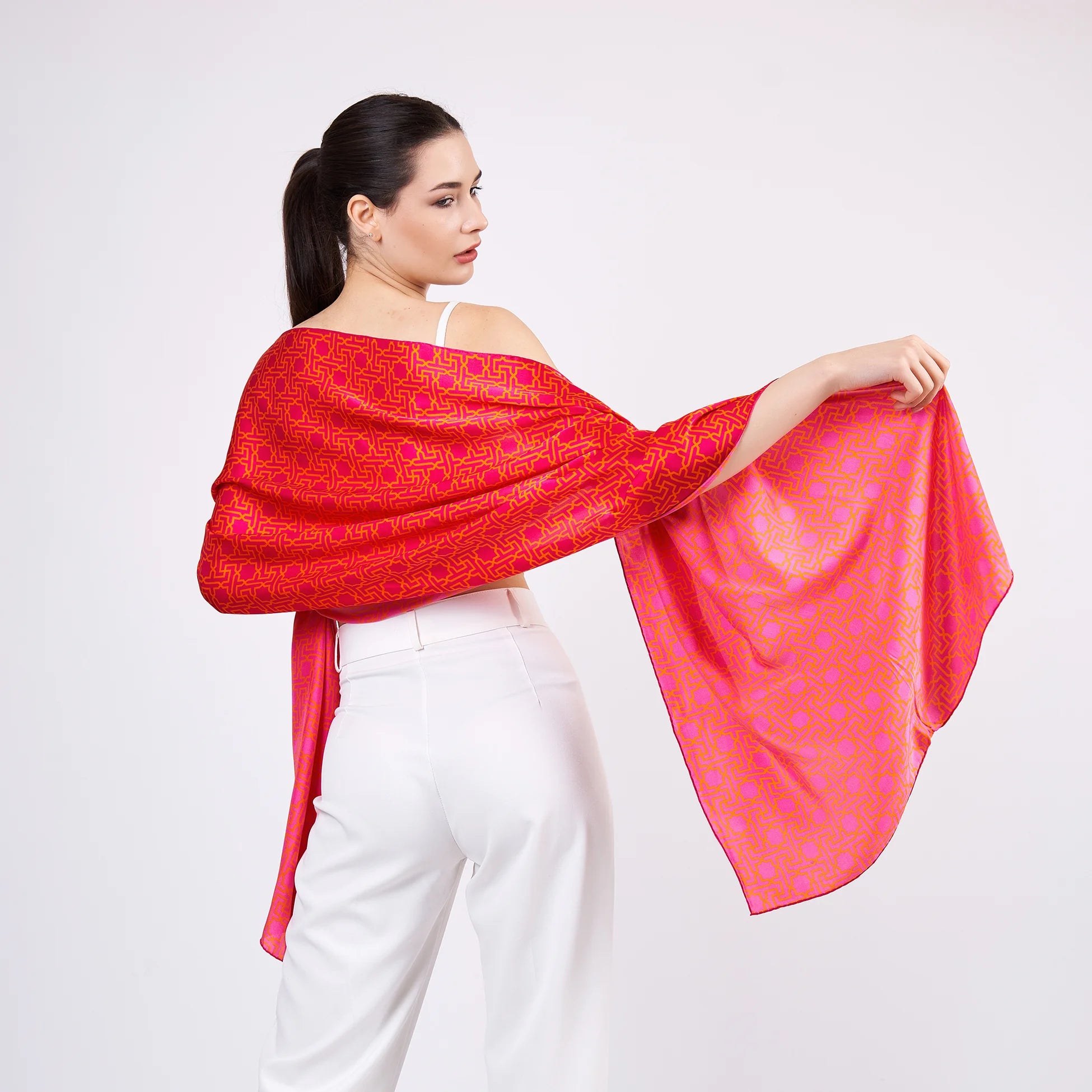 Saf İpek Fular | 70x200 | Fuşya-Turuncu | Selçuklu Vektörel Yıldız Desen | Nomads Felt
