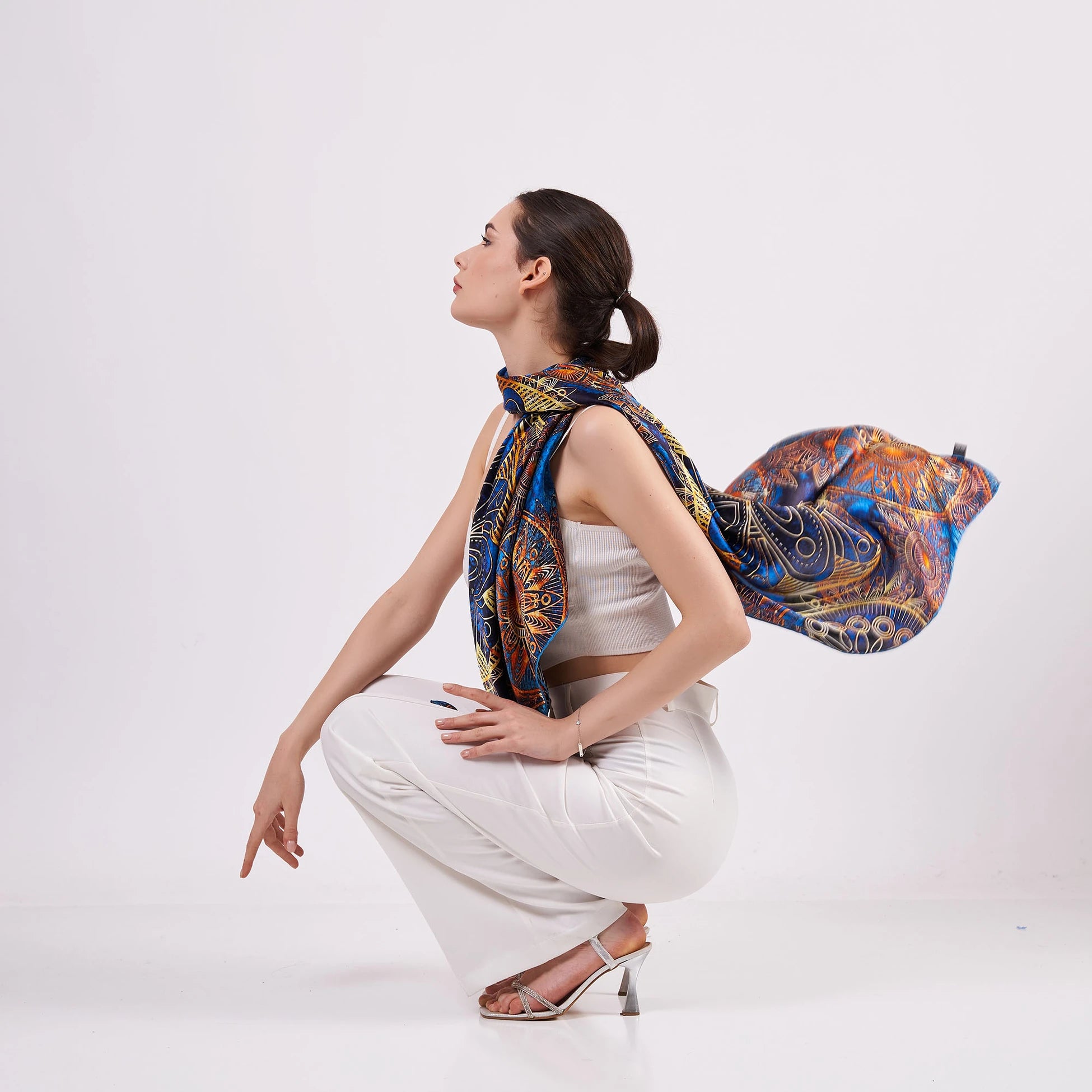 100% İpek Şal | Mandala Desen | 140 cm | Mavi | Nomads Felt
