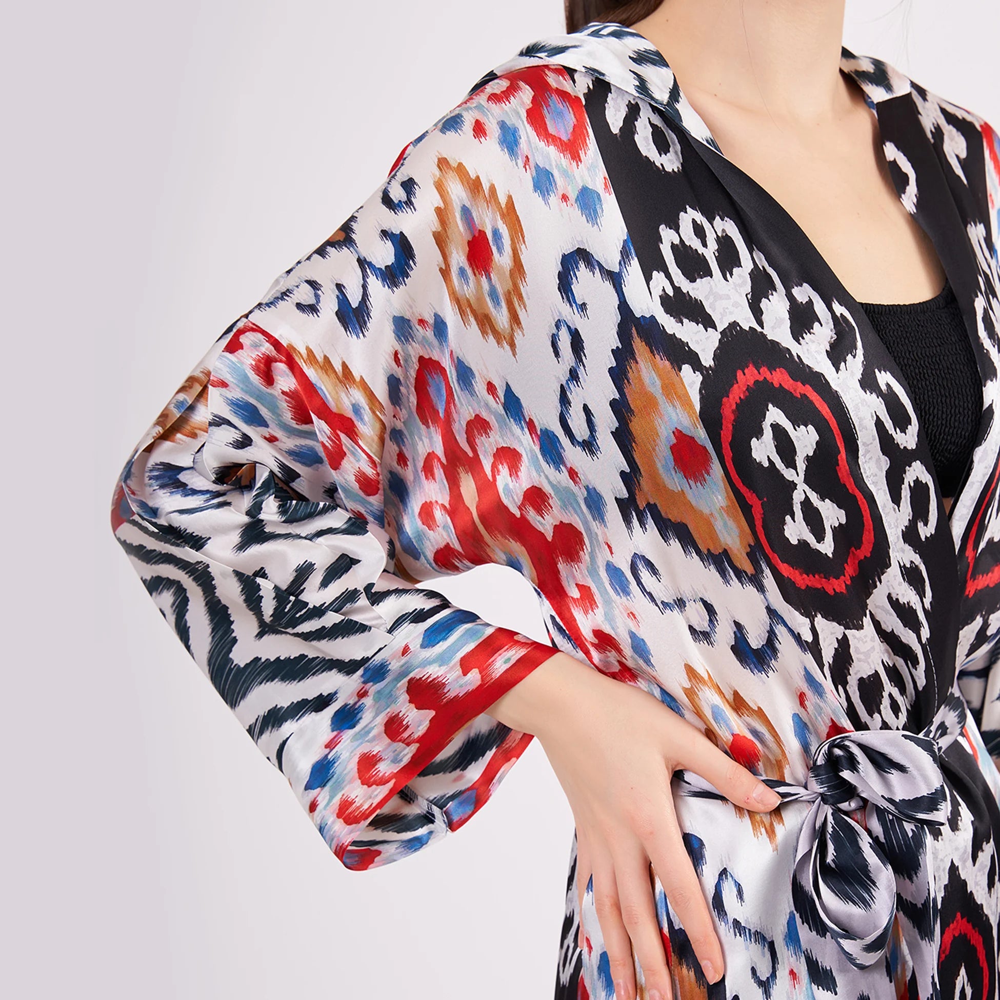 Saf İpek Kapüşonlu Kimono Kaftan | Kırmızı Siyah İkat Desen | Nomads Felt