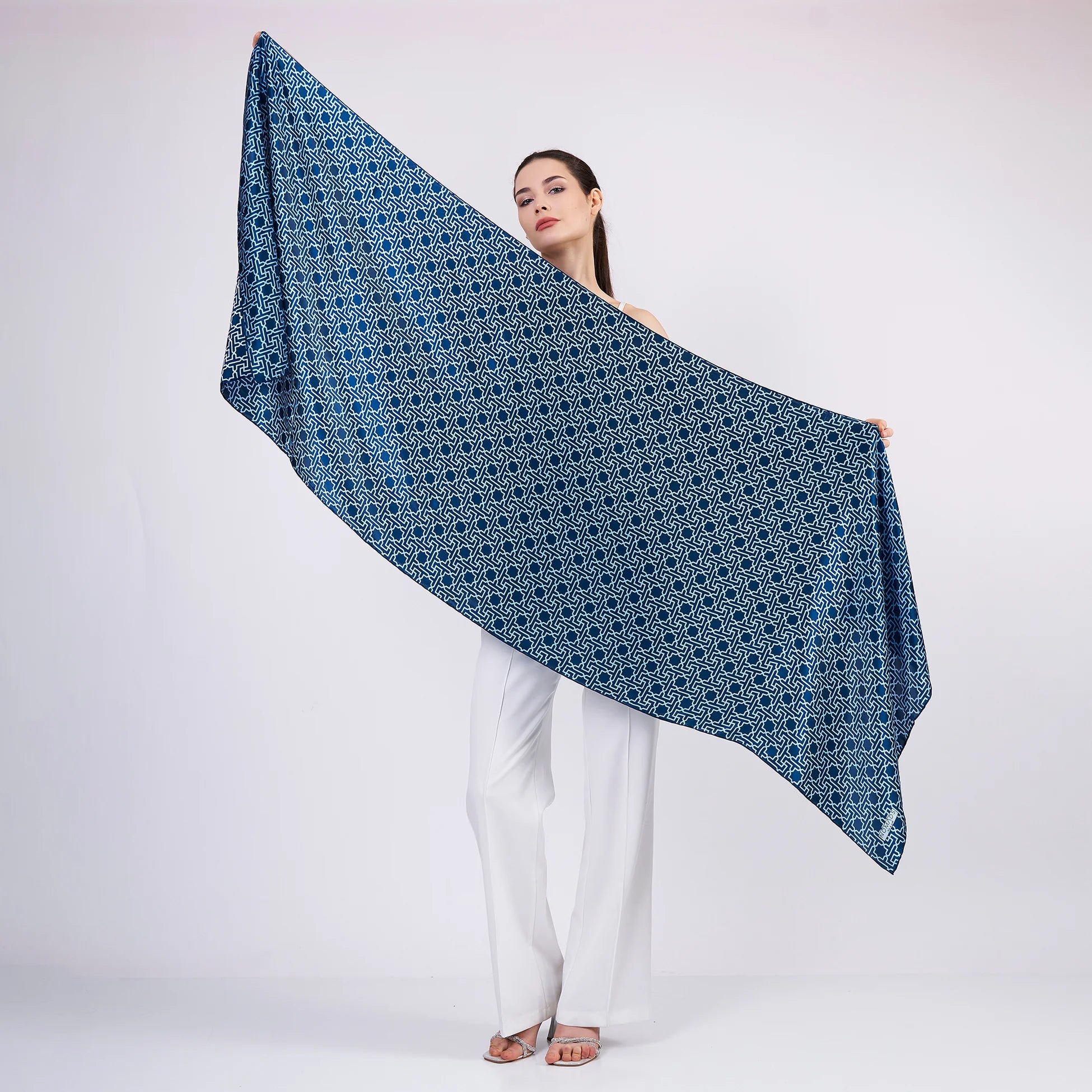 Saf İpek Fular | Mavi | Unisex | Selçuklu Vektörel Yıldız Desen | Nomads Felt