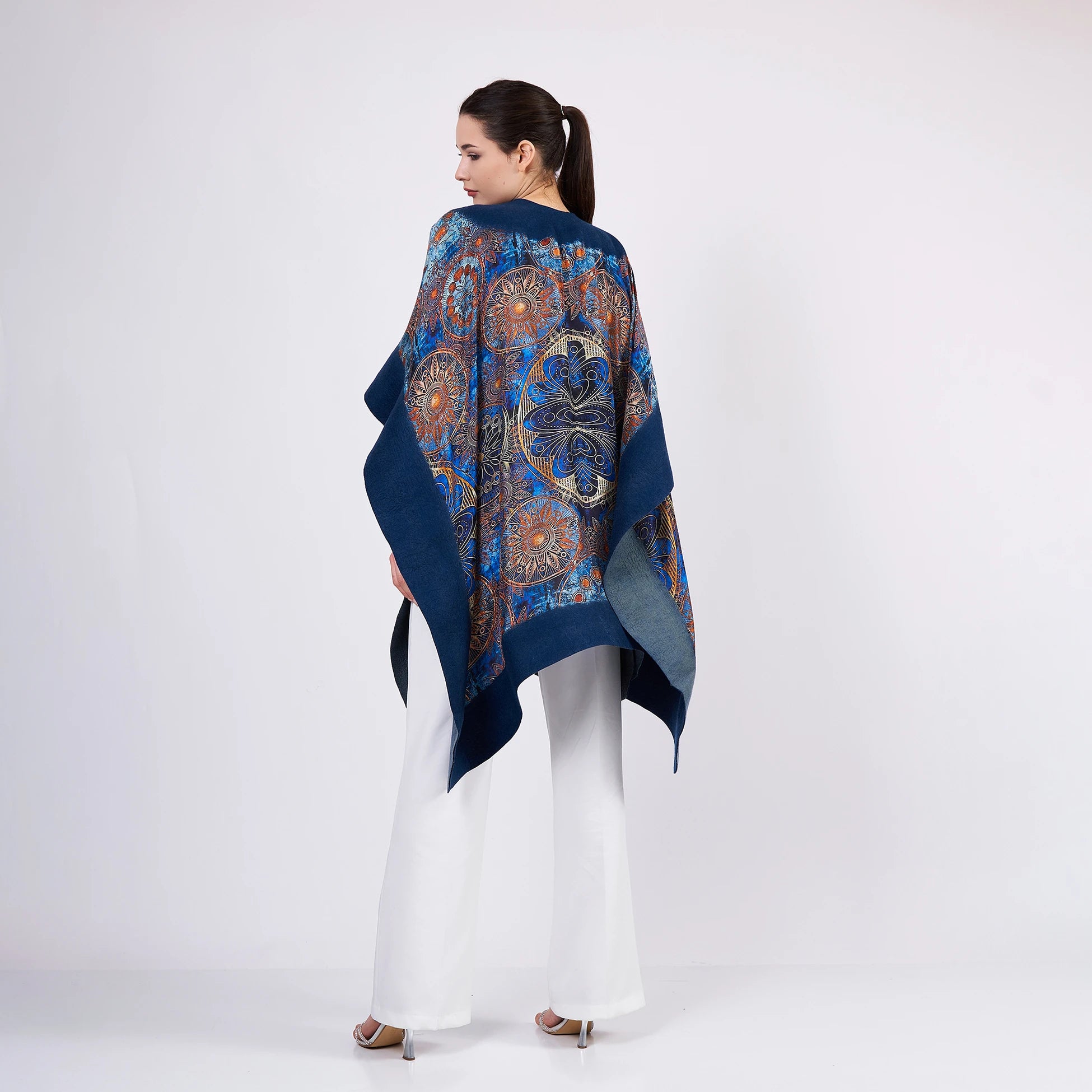 İpek Keçe Panço | Lacivert-Gri | Mavi Mandala Desen | Nomads Felt