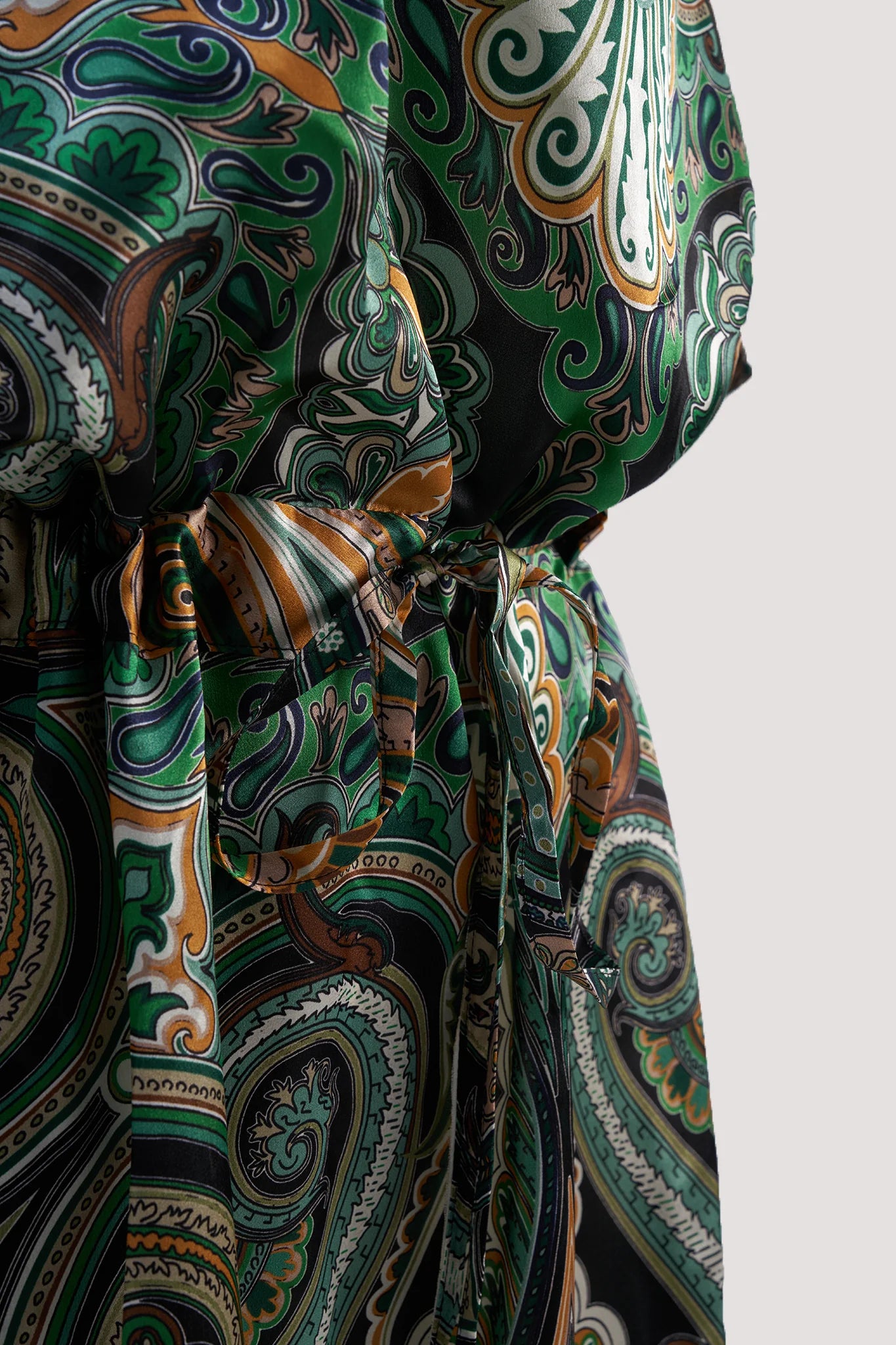 Yeşil Etro Desenli Dekolte Elbise