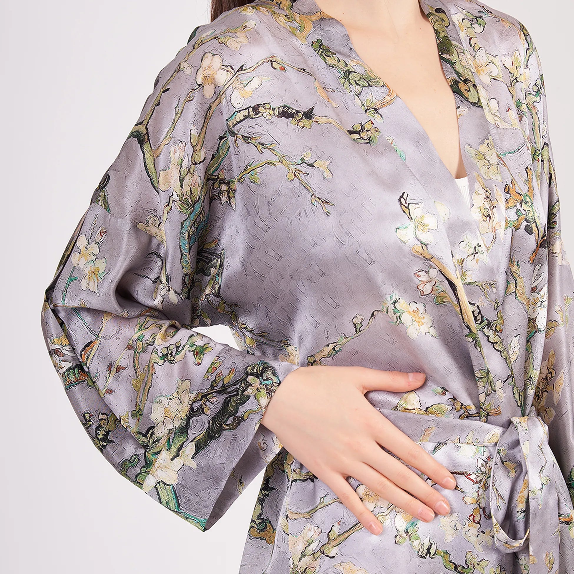 Saf İpek Kısa Kimono Kaftan | Van Gogh Badem Ağacı Gri | Nomads Felt