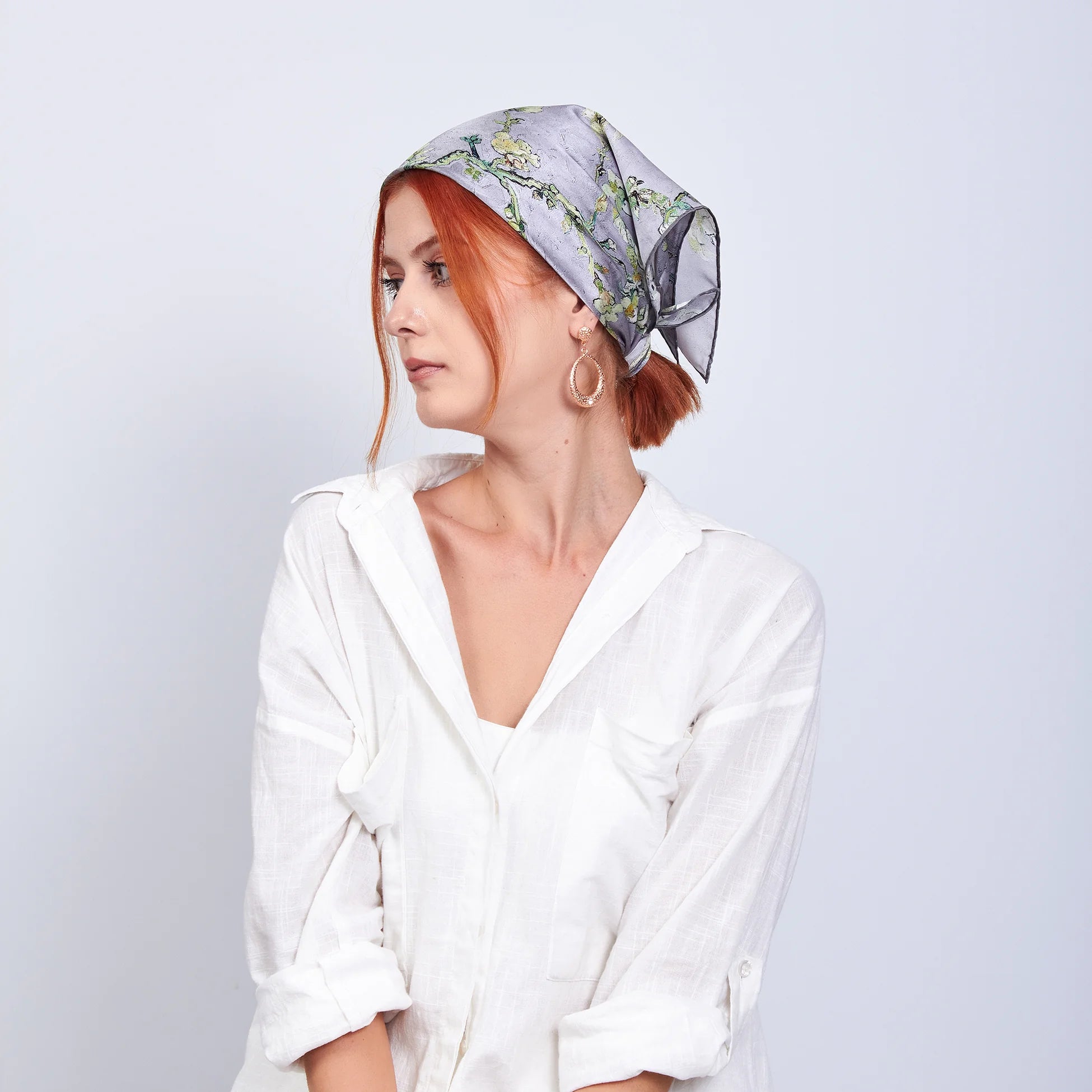 %100 İpek Fular Bandana | 55x55 cm | Gri Van Gogh Badem Ağacı | Nomads Felt