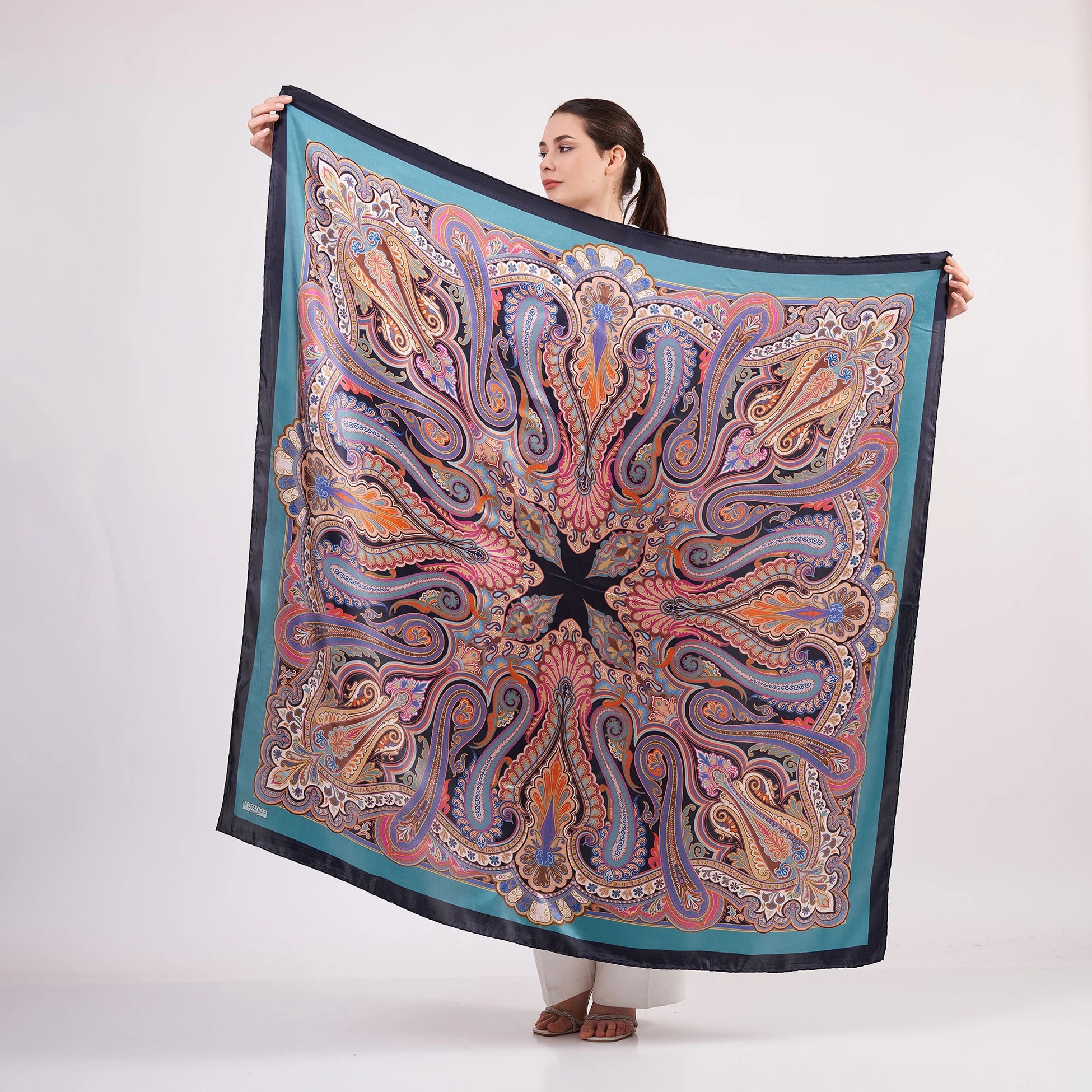 Saf İpek Şal | 140 cm | Etro Desen 6 | Nomads Felt
