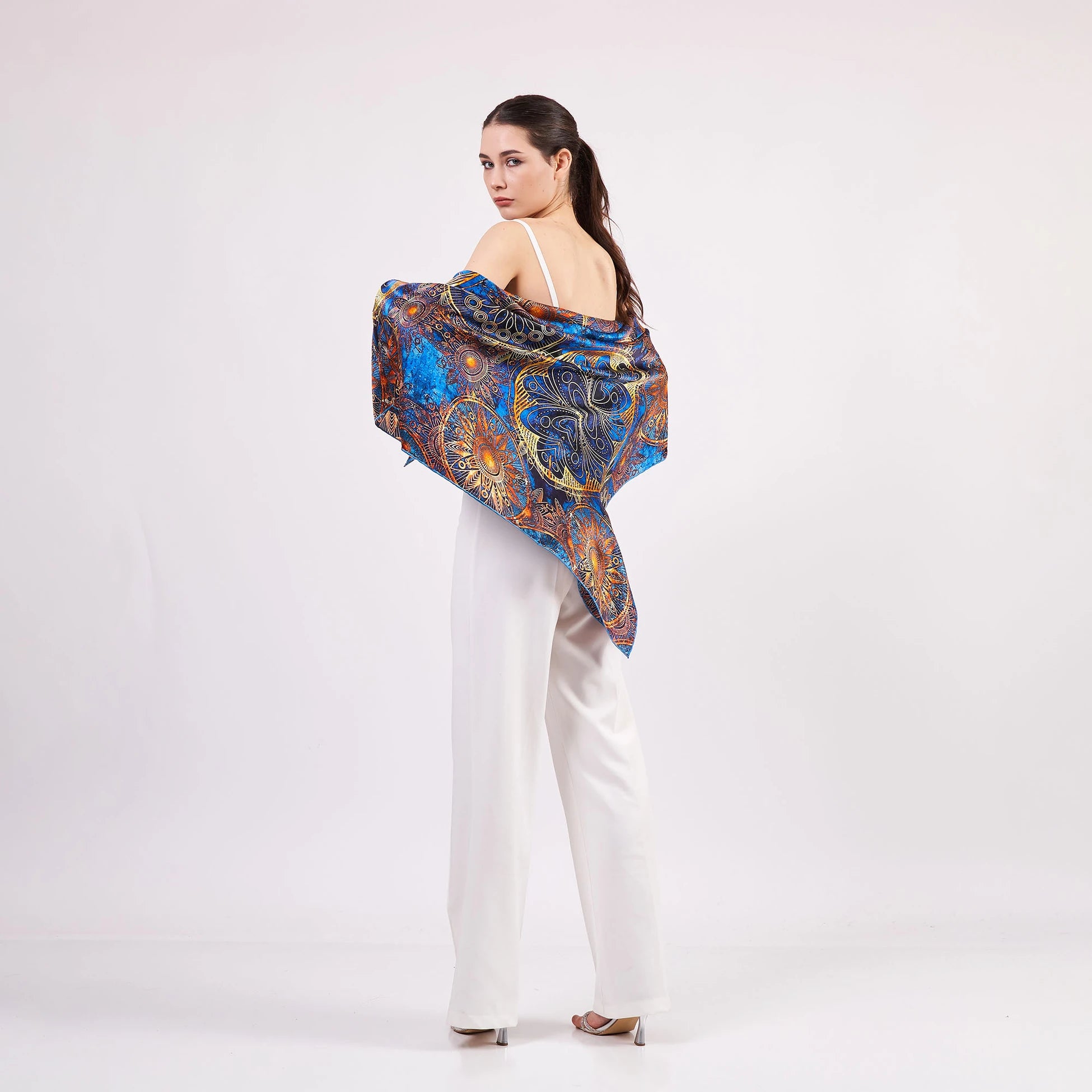 100% İpek Şal | Mandala Desen | 140 cm | Mavi | Nomads Felt