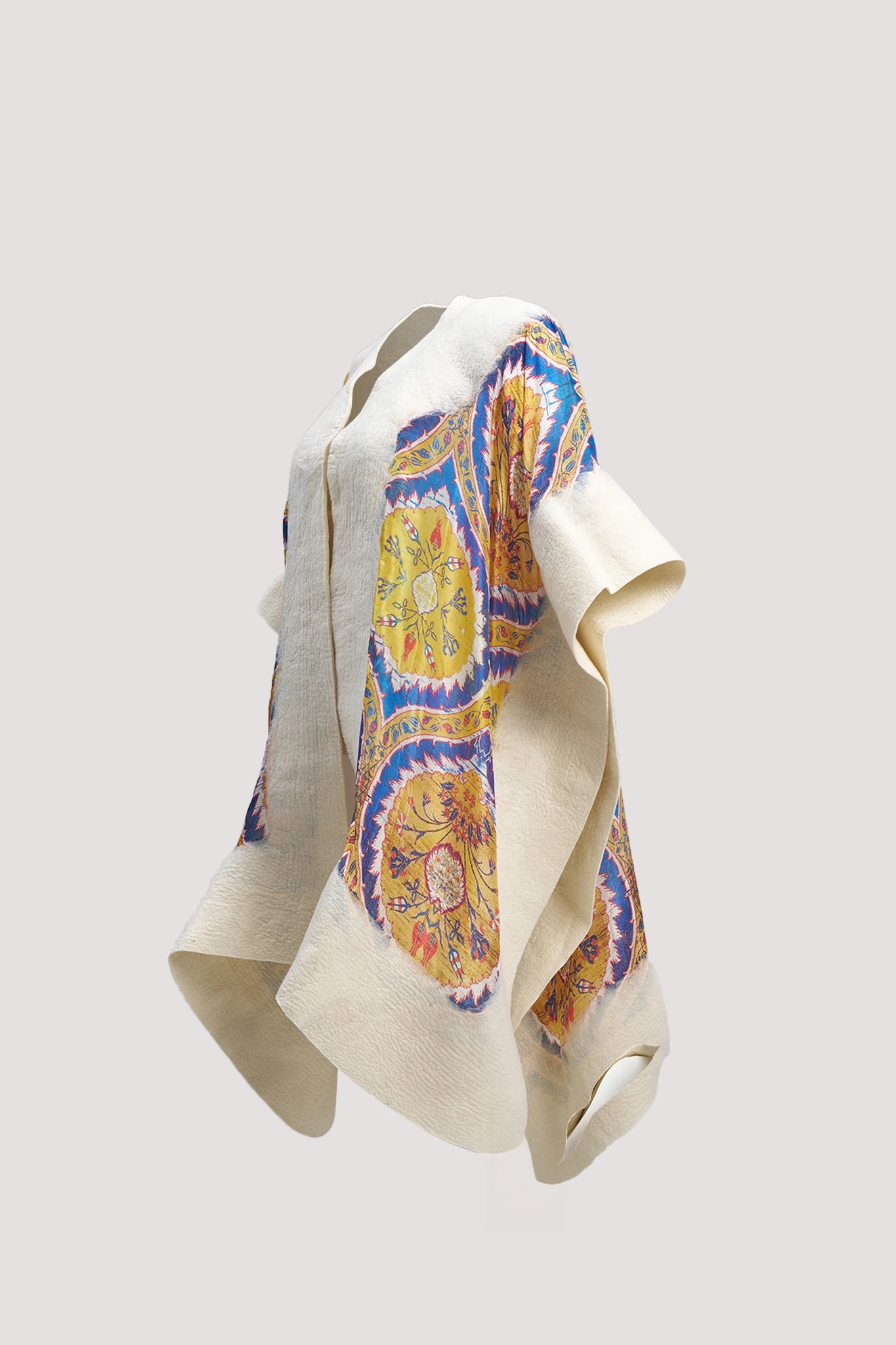 Sarı Mavi Motif Desenli İpek Keçe Panço