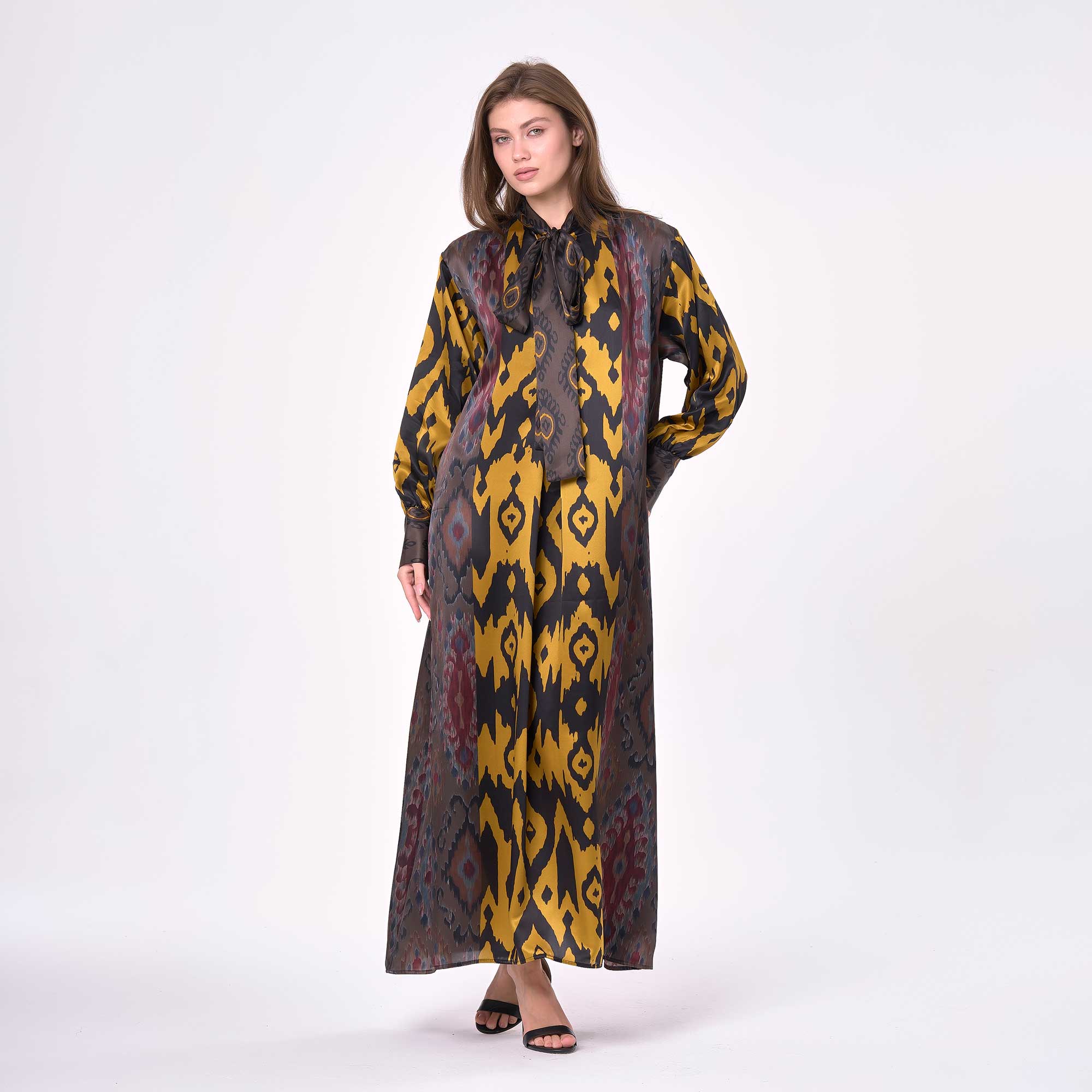Siyah Gold İkat Desenli Twill Yaka Uzun Elbise