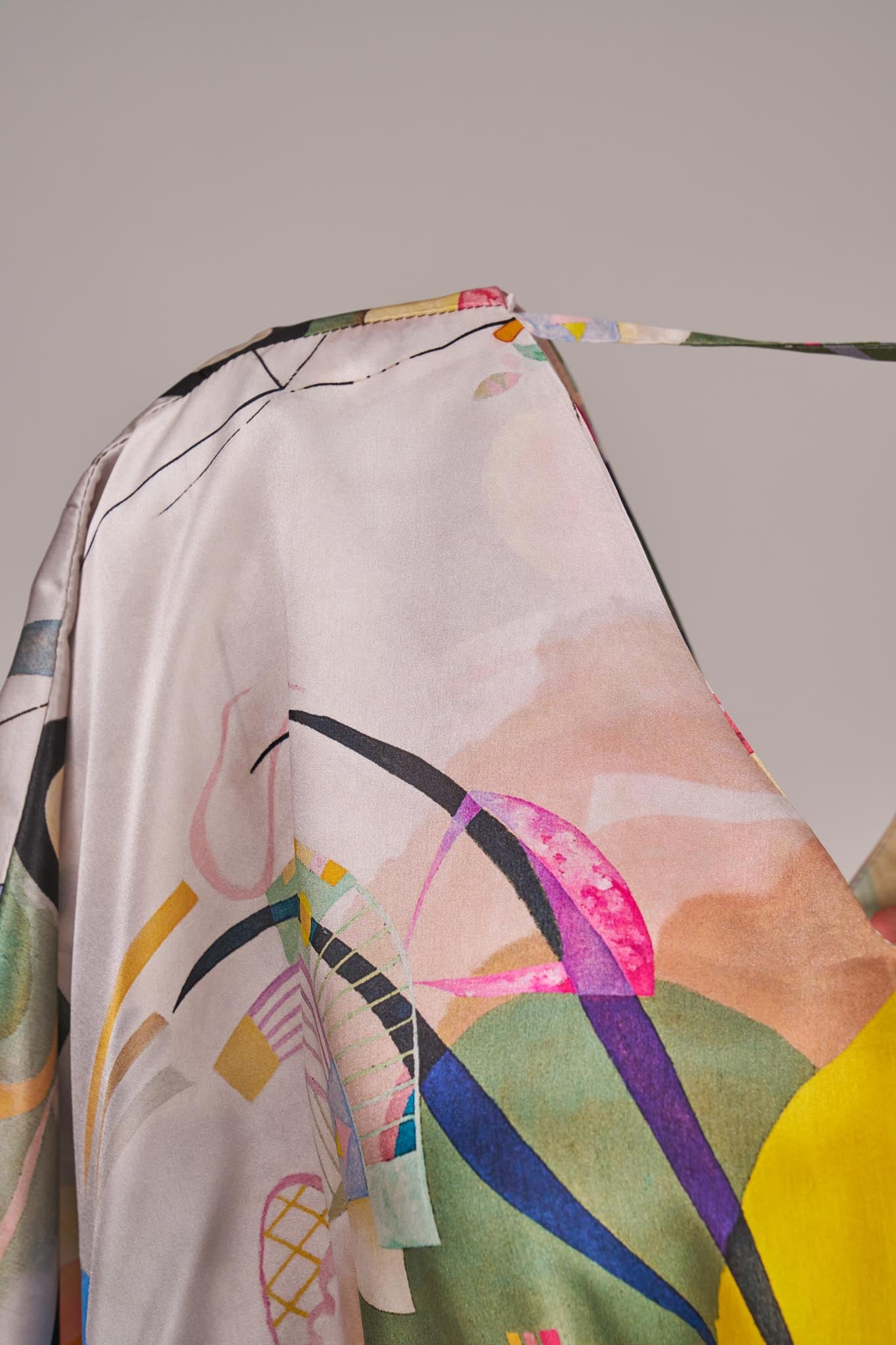 Kandinsky Dominant Curve Desenli Dekolte Elbise