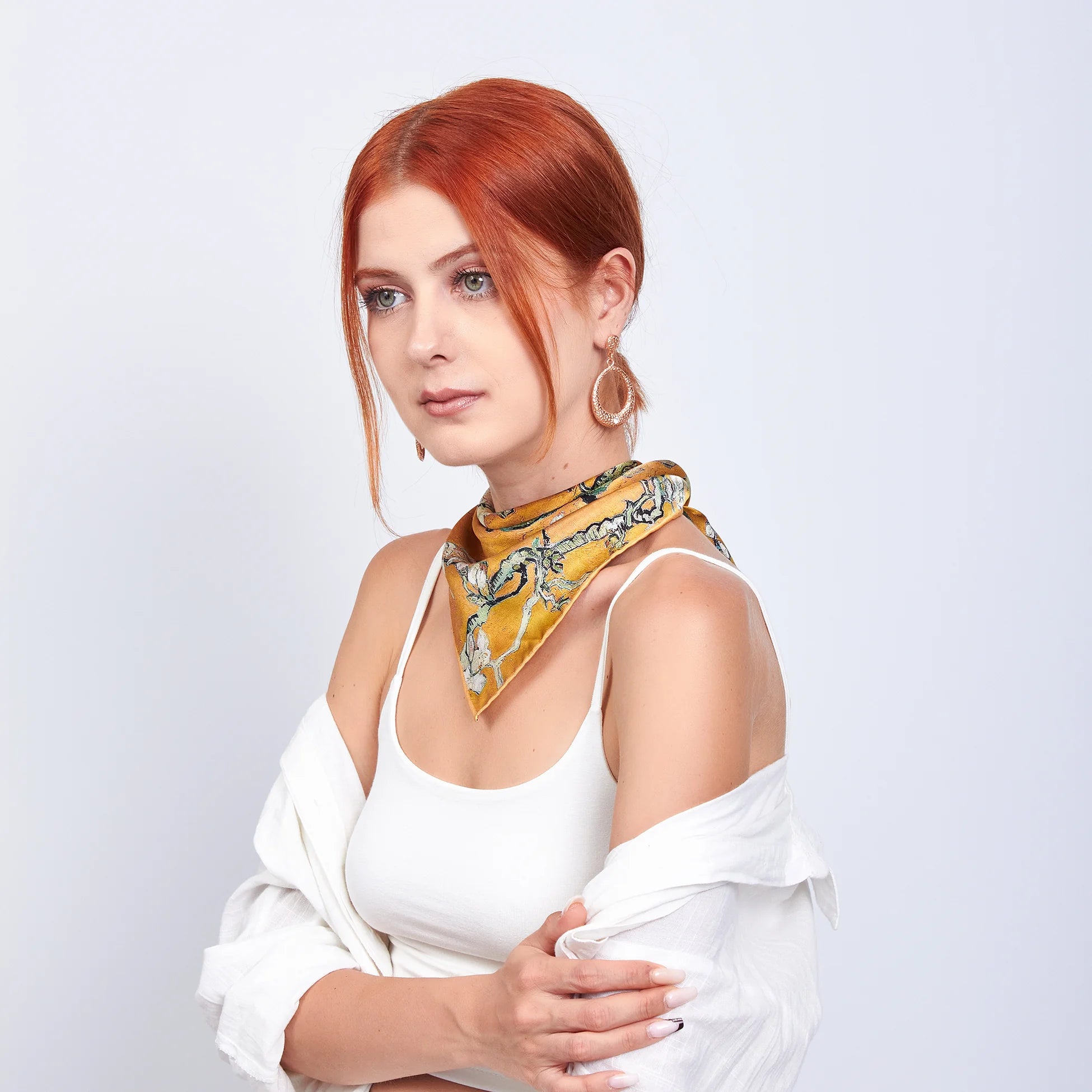 Saf İpek Bandana  Fular | 55x55 cm | Van Gogh Badem Ağacı Gold | Nomads Felt