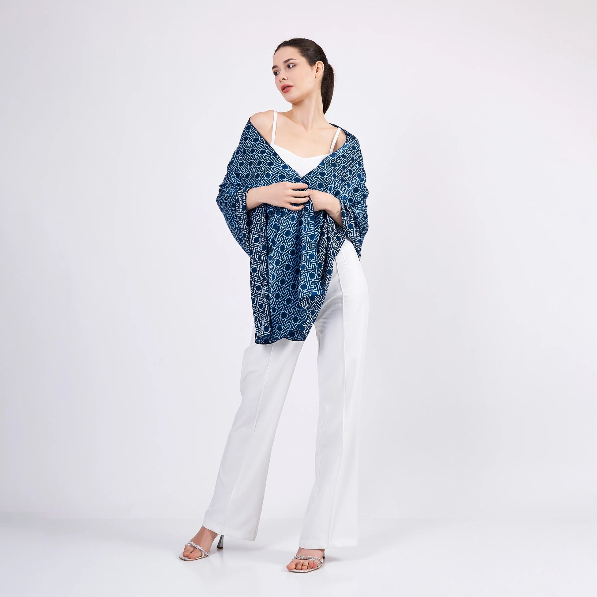 Saf İpek Fular | Mavi | Unisex | Selçuklu Vektörel Yıldız Desen | Nomads Felt