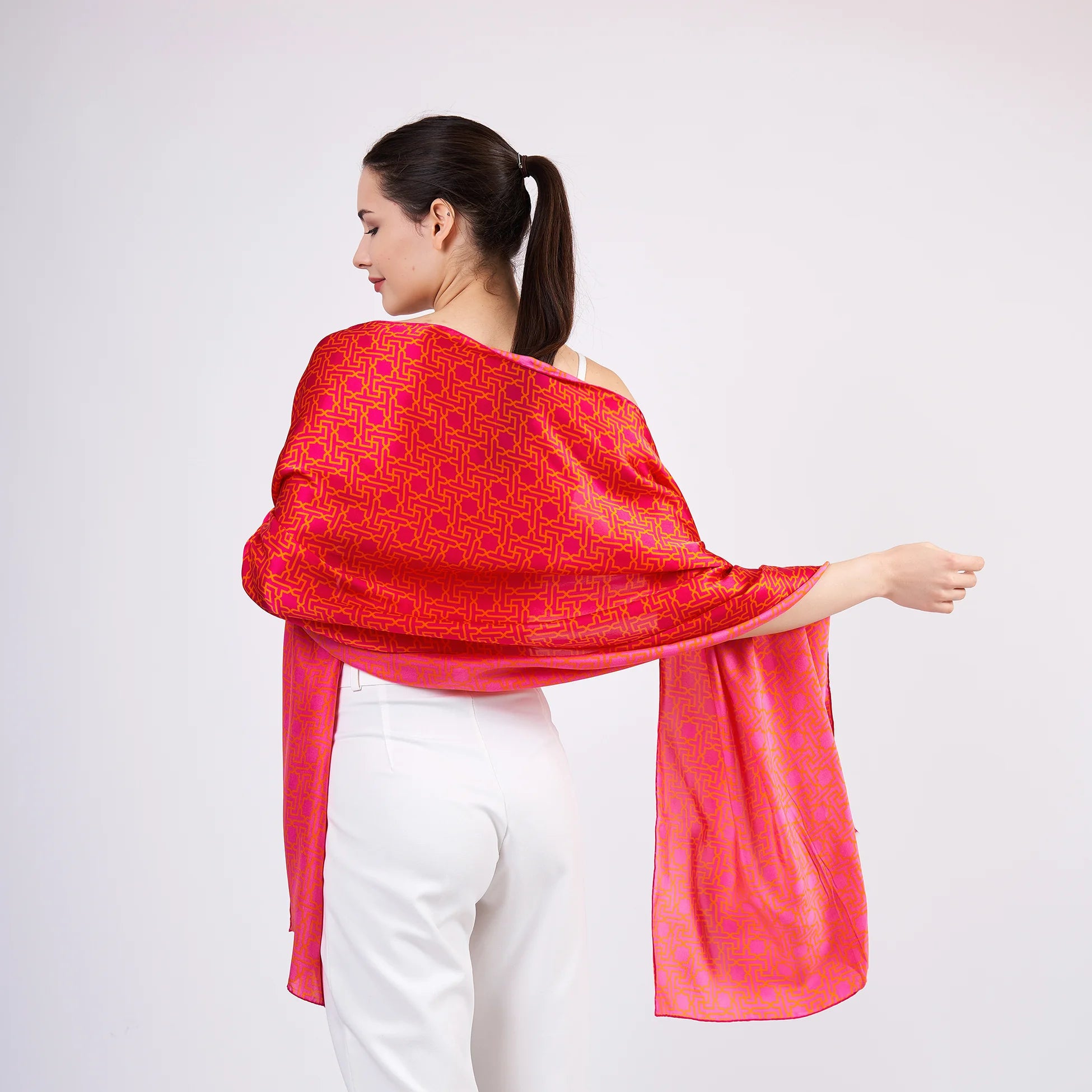 Saf İpek Fular | 70x200 | Fuşya-Turuncu | Selçuklu Vektörel Yıldız Desen | Nomads Felt