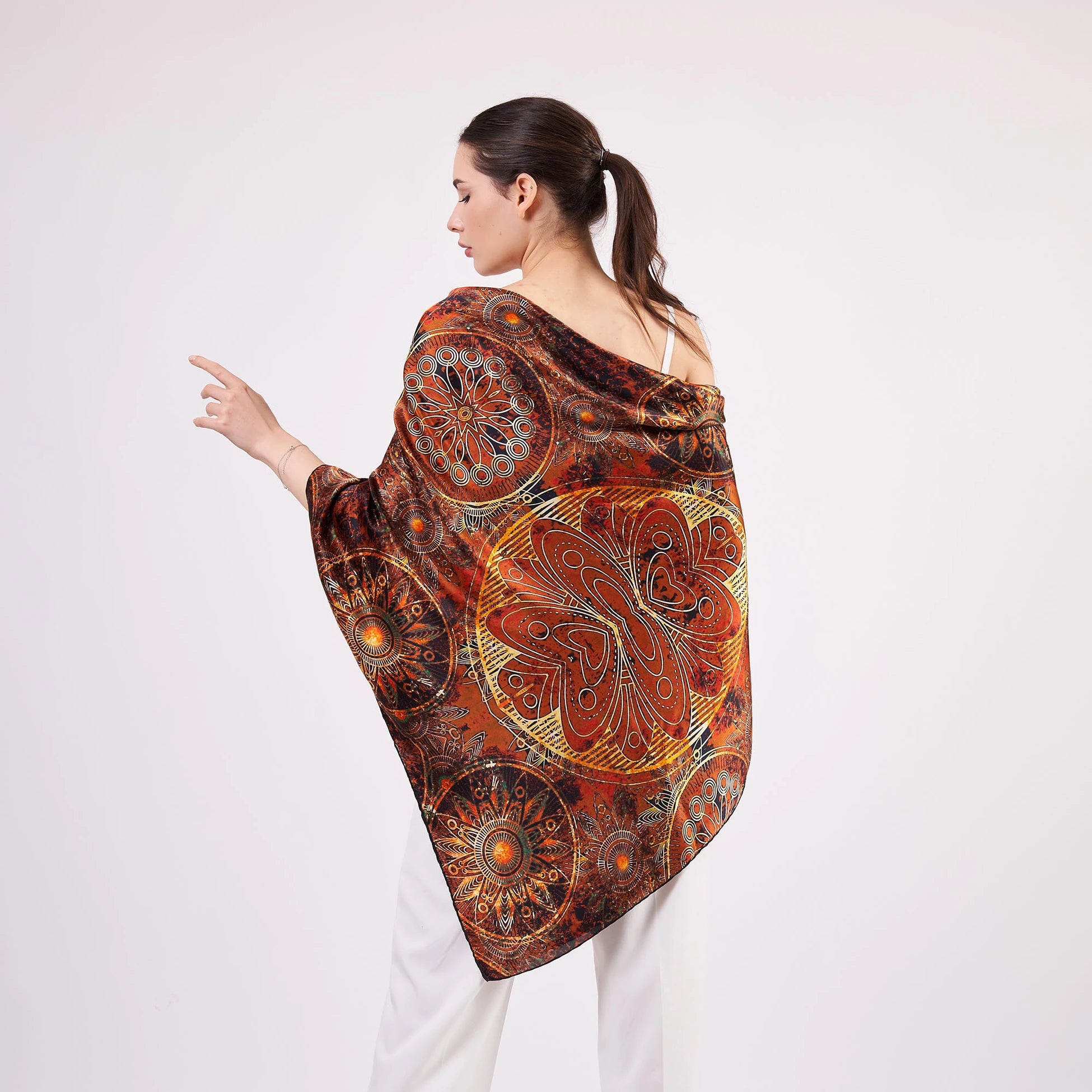 100% İpek Şal Fular | Mandala Desen | 140 cm | Kahverengi | Nomads Felt