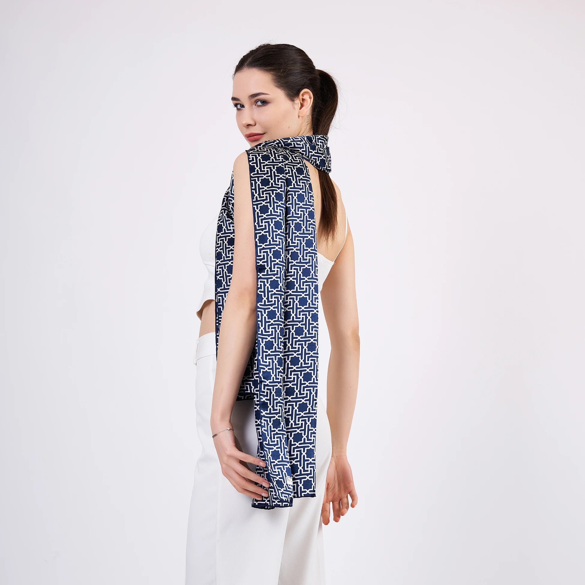 Saf İpek Fular | Lacivert | Unisex | Selçuklu Vektörel Yıldız Desen | Nomads Felt