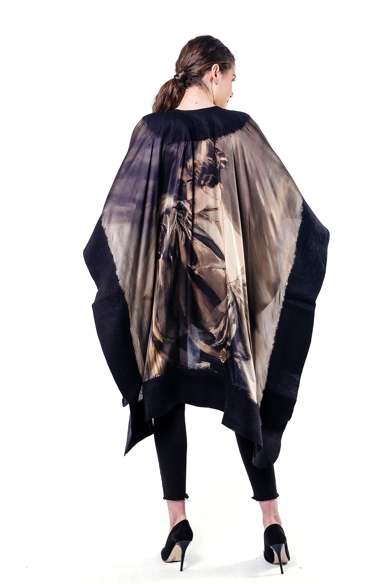 İpek Keçe Panço | Boldini Cleo De Merode Siyah | Nomads Felt
