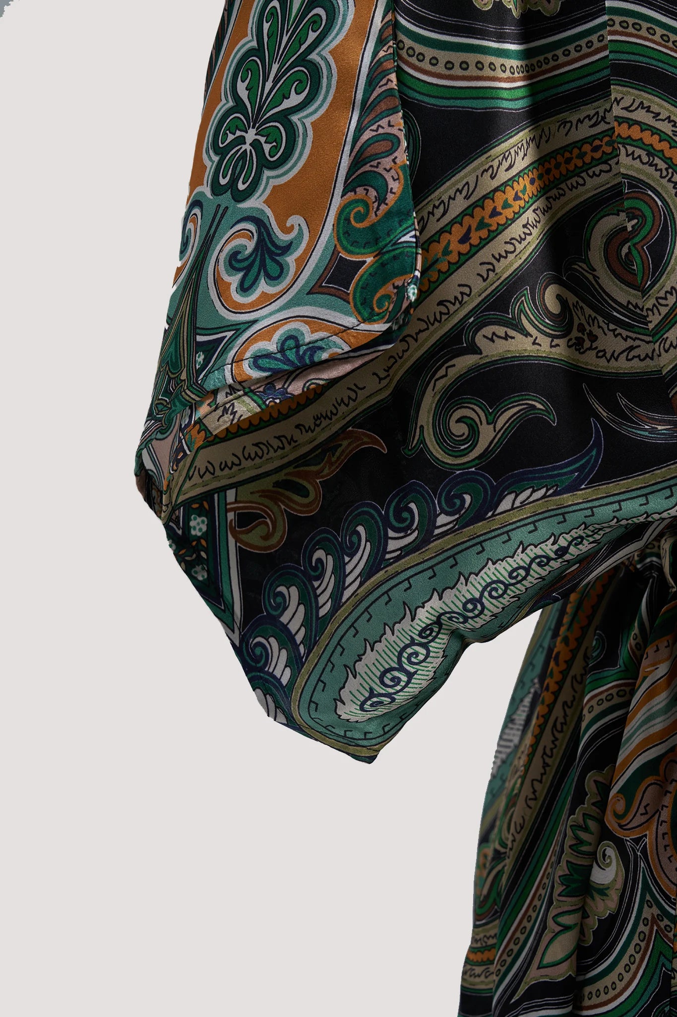 Yeşil Etro Desenli Dekolte Elbise