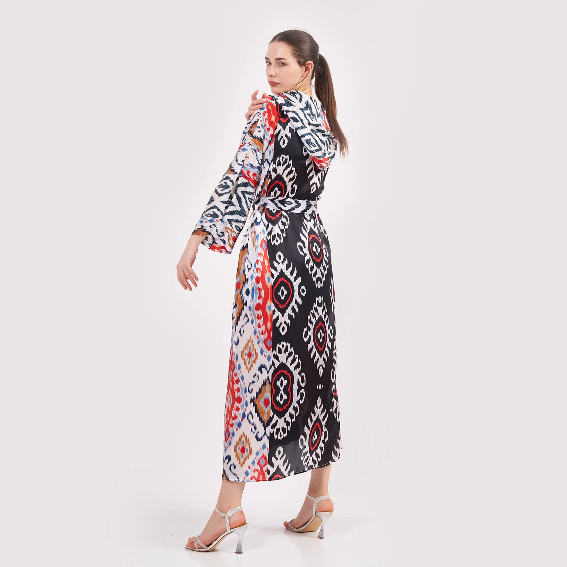Saf İpek Kapüşonlu Kimono Kaftan | Kırmızı Siyah İkat Desen | Nomads Felt