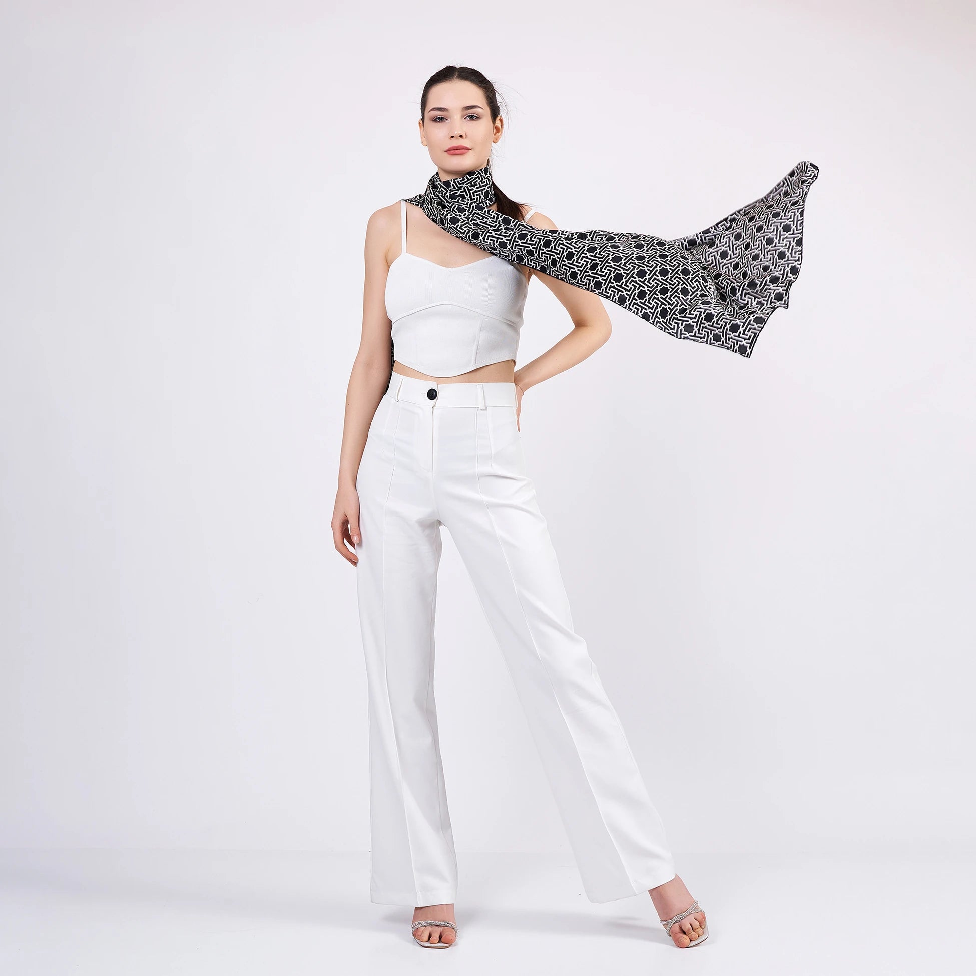 Saf İpek Fular | Siyah | Unisex | Selçuklu Vektörel Yıldız Desen | Nomads Felt