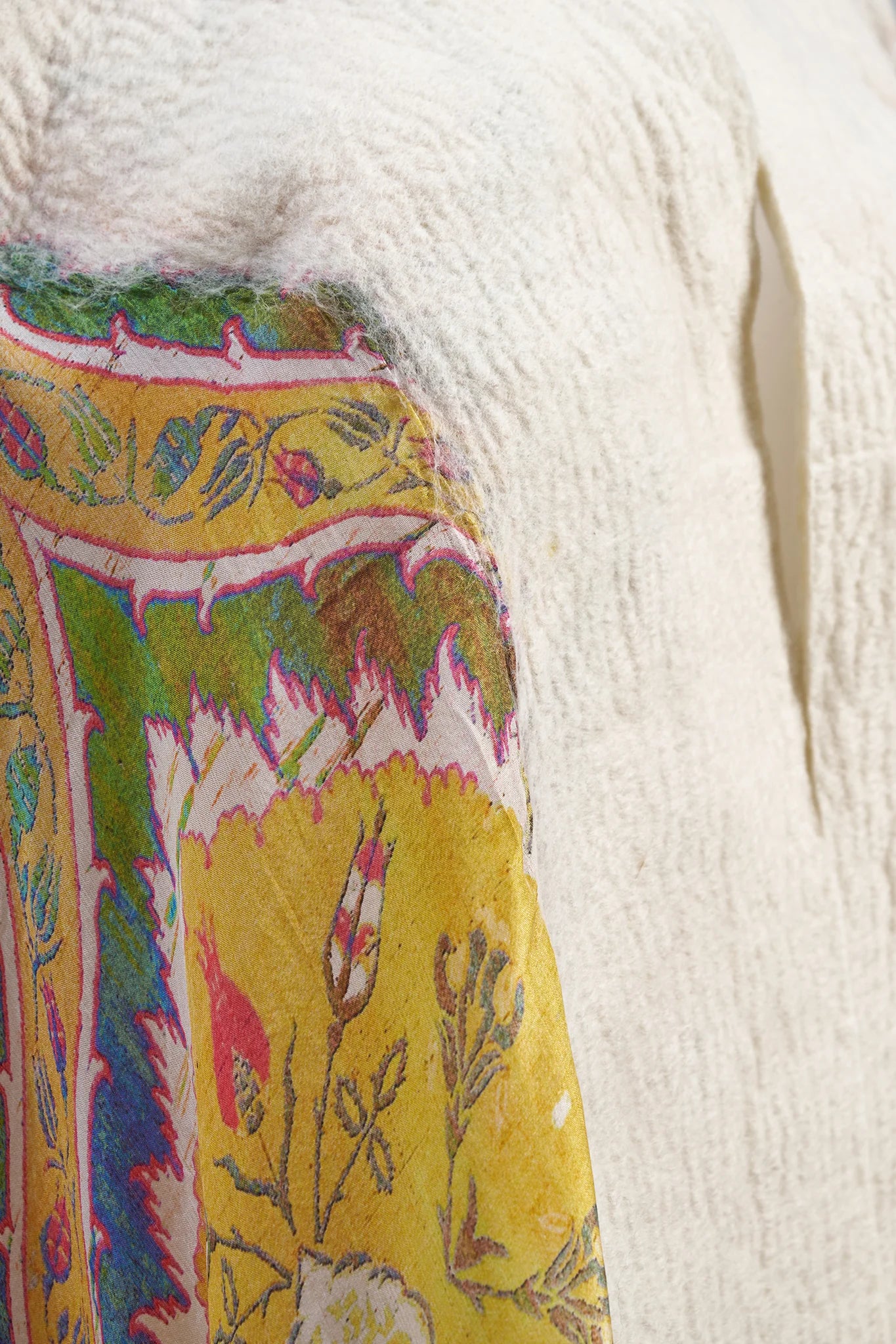 Sarı Yeşil Motif Desenli İpek Keçe Panço