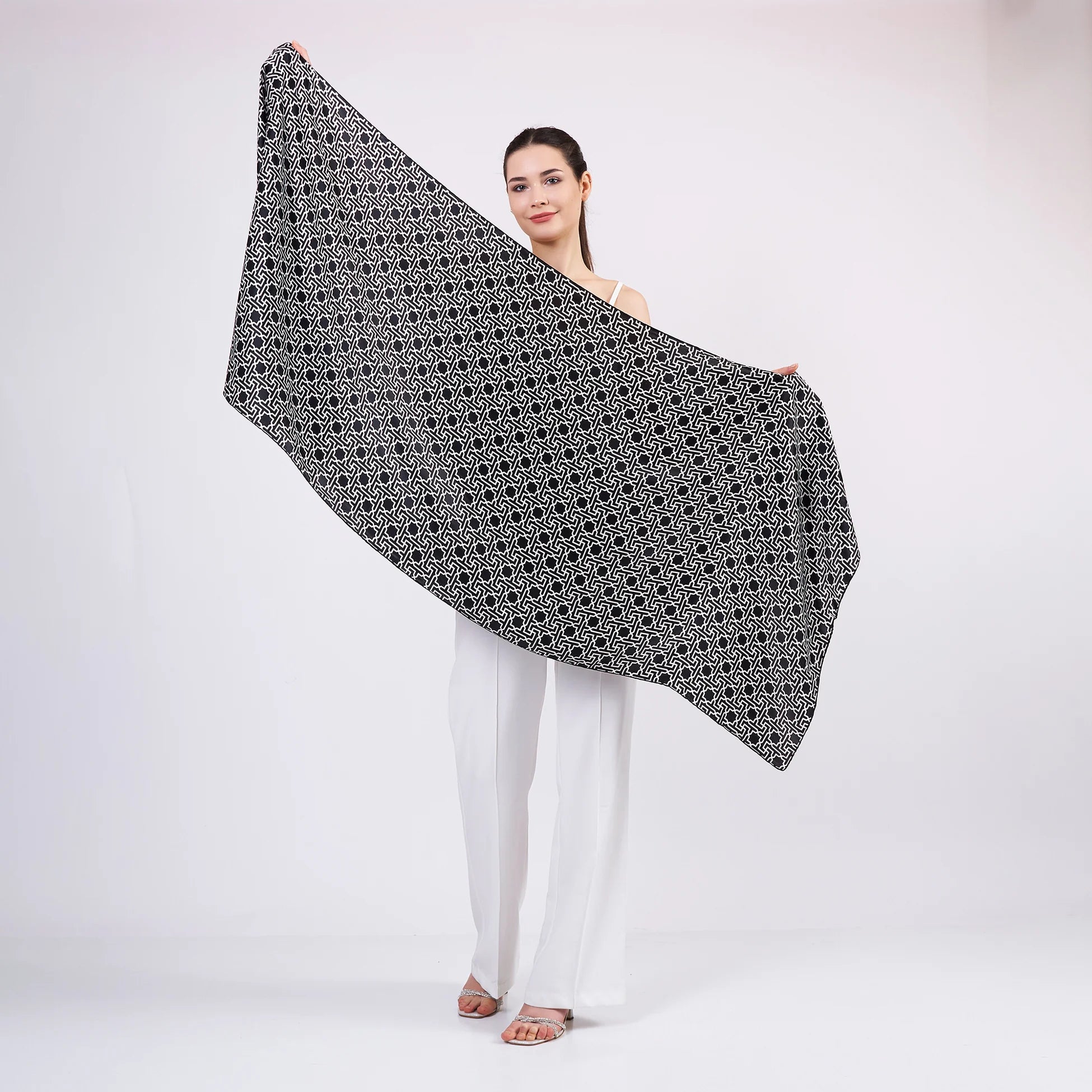 Saf İpek Fular | Siyah | Unisex | Selçuklu Vektörel Yıldız Desen | Nomads Felt