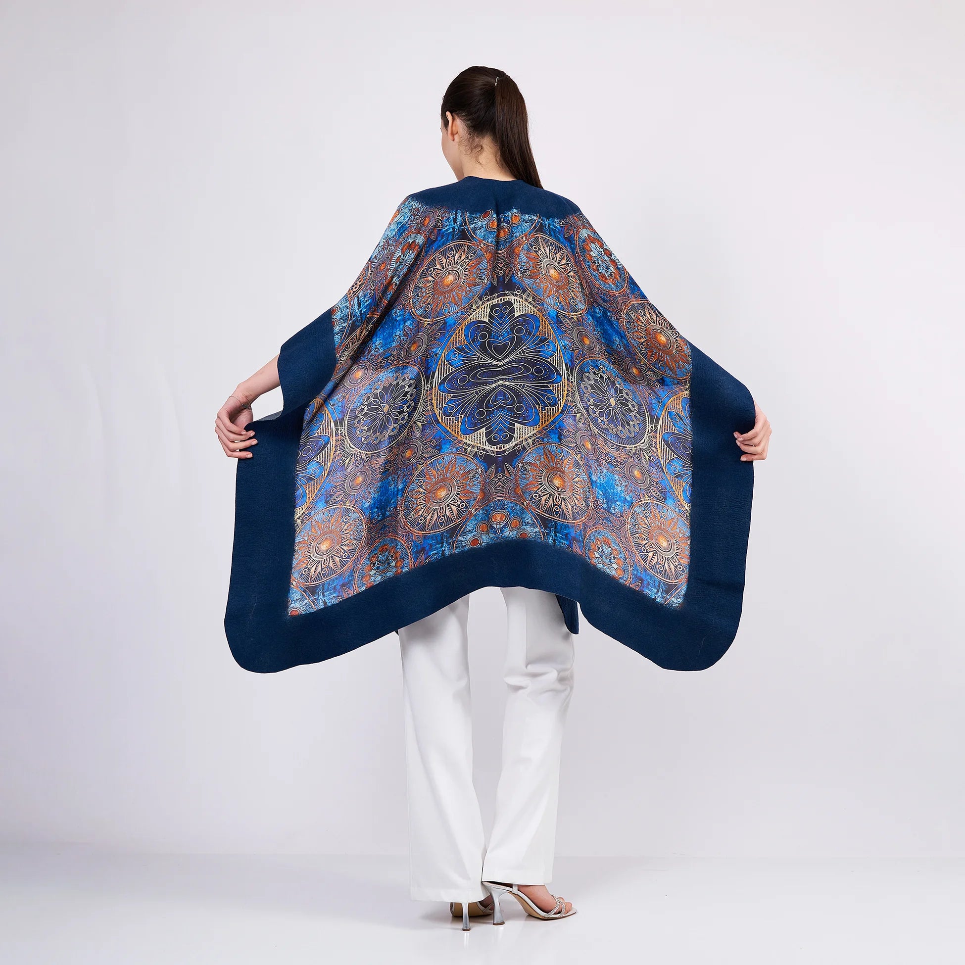 İpek Keçe Panço | Lacivert-Gri | Mavi Mandala Desen | Nomads Felt